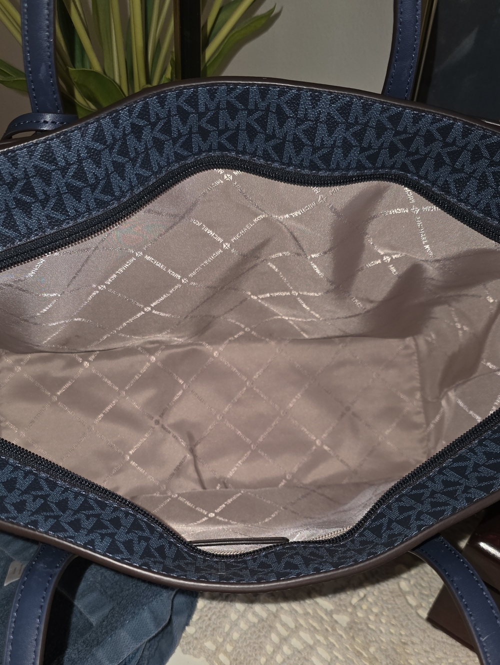 Michael Kors Navy Pebbled Leather Tote Like New - Picture 3 of 5